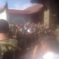 Батальон Ходаковского не допускает митингующих провести экскурсию в имении Ахметова
