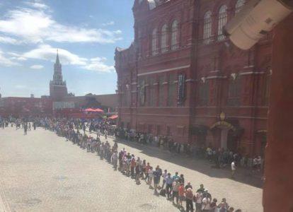 Очередь болельщиков в Мавзолей