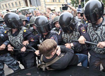 Избиение демонстрантов в Петербурге