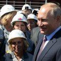Путин с рабочими судоверфи