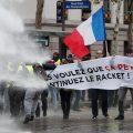 Французские демонстранты требуют отставки президента