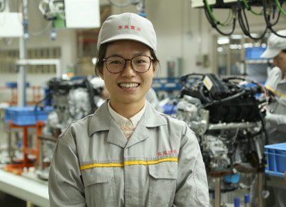 Рабочий завода Renault в Китае