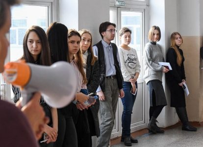 Единый государственный экзамен проводится в школах России: выпускники испытывают стресс и давление со стороны экзаменаторов