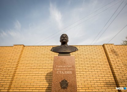 Бюст И.В.Сталину. Открыт 9 мая в Новосибирске