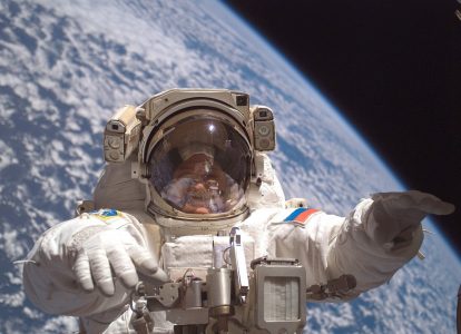Российский космонавт на орбите