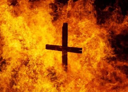 Религия. Крест в огне