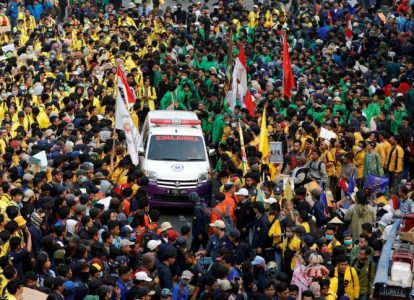 В Индонезии протестуют против нового трудового законодательства