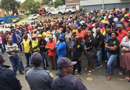 Забастовка рабочих в ЮАР обернулась массовыми увольнениями