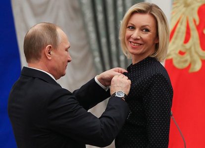 Путин награждает Марию Захарову