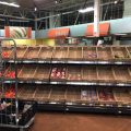 Пустые полки супермаркета