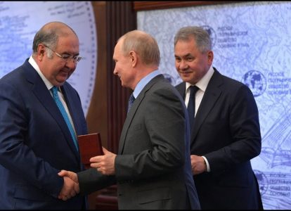 Путин награждает Усманова