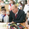 В. Путин и школьники