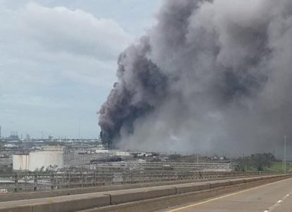 Пожар на химическом заводе в Луизиане