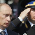 Президент Российской Федерации Владимир Путин. На заднем плане — Виктор Золотов, текущий глава Росгвардии