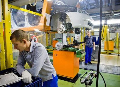 Рабочие завода "АвтоВАЗ"