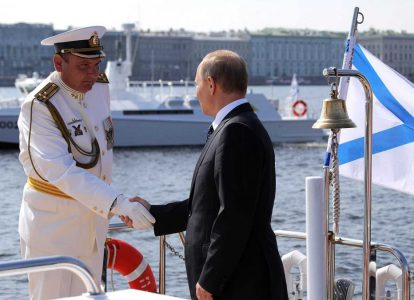 Путин призвал укрепить статус России как морской державы